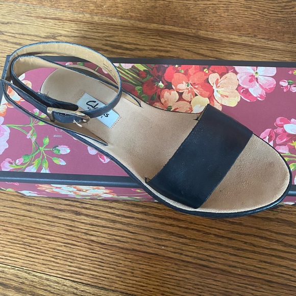 Clarks NARRATIVE Sandals - Picture 2 of 3